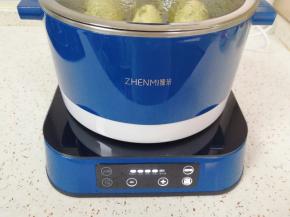 大火烧开，转中火蒸10分钟断电。