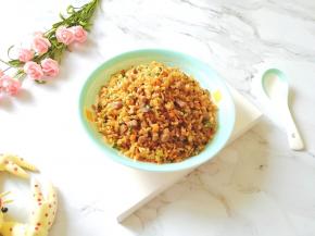 粒粒分明的酱油牛排炒饭。