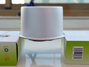 出炉后震一下，散去大热气立马倒扣，晾凉后就可以脱模了