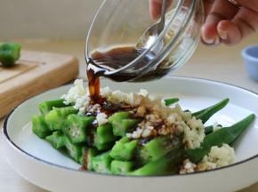 浇入步骤步骤10的汤汁