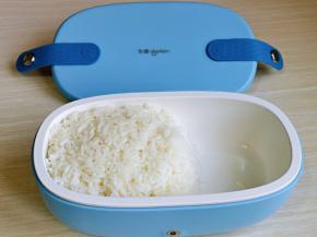 这时米饭也好啦～装入便当盒中。