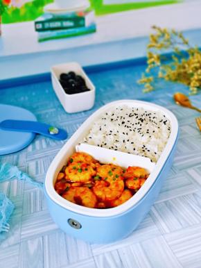 我准备享用健康又美味的午餐了呦～还带了一盒蓝莓～