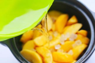 加入没过食材的水。