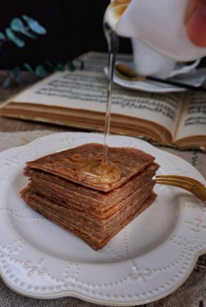 淋上蜂蜜或枫糖浆，开吃吧！粗粮的香气，混合着蜂蜜的甜蜜，越嚼越香的口感，真是令人停不了口。