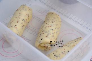 擀卷两次，中间面团要松弛10分钟。