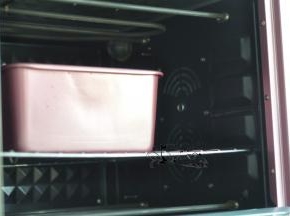 放入烤箱中，170度烘烤35分钟。