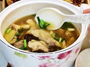 撒入葱花