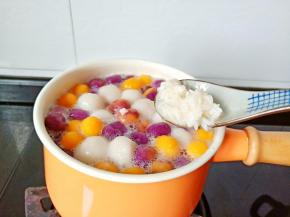 起锅前加入酒酿。