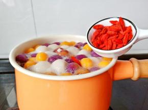 当然枸杞也要加一点的，不仅颜色漂亮，味道也棒棒哒！