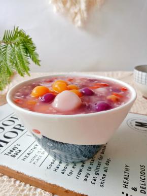 不仅能当甜品还能当早餐，是不是又收获来了一个新的技能呢，满足口腹之欲又不会给我们身体造成甜蜜的负担。