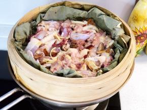 开水上锅蒸12分钟，关火后焖5分钟。撒上葱花。