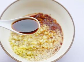 加两勺生抽。