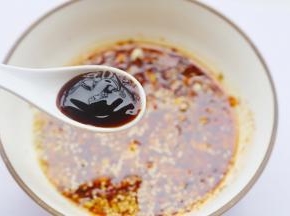 一勺蚝油。