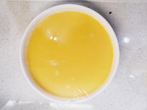 用保鲜膜包裹好