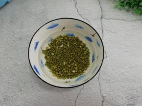 绿豆和海带洗干净都提前浸泡20分钟