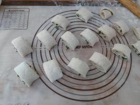 然后切成大小差不多的小段。