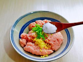 按个人口味加入盐。