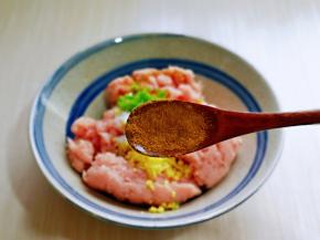 再加入十三香。