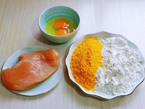 准备食材，面包糠可以适当多一点。