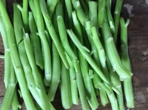 用菜刀平着拍破