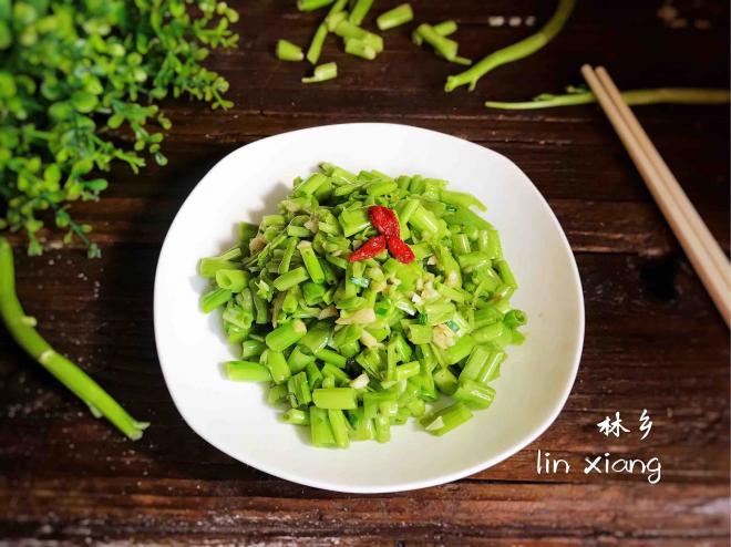 蒜末爆空心菜梗