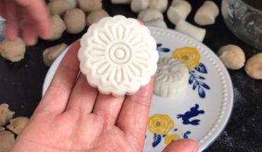 脱模的饼皮月饼很完美