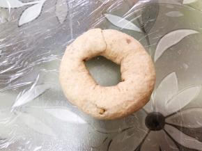 再首尾合起来捏紧