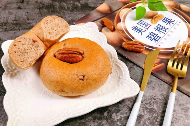 果仁全麦贝果