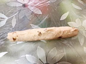 再把上下两边合起来捏紧