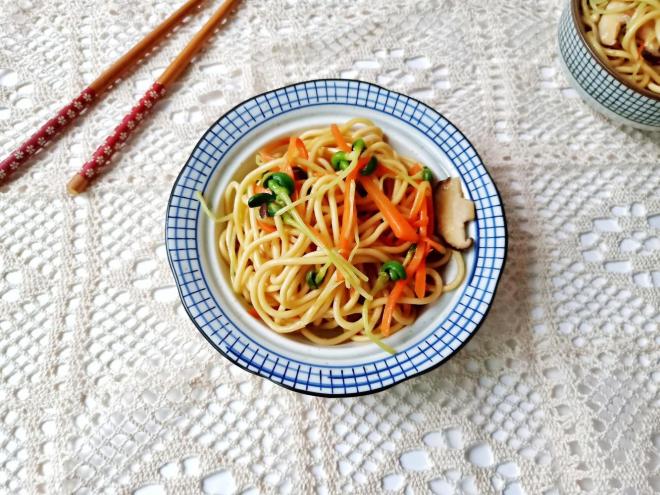 家常三鲜炒面便当