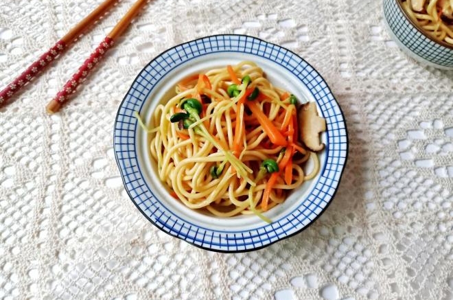 家常三鲜炒面便当