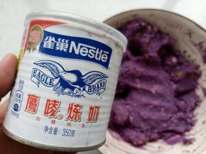 喜甜的可以加入10克炼乳，不喜欢的就不要加了，紫薯的甜度就可以