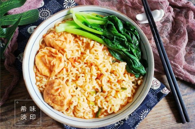 青菜油面筋煮泡面