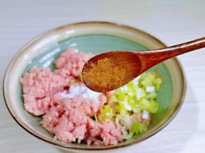 再加入十三香。