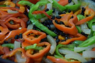 加入适量豆豉翻炒