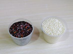 准备血糯米与糯米，量可以根据需求增减。