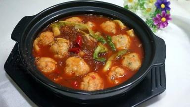 又麻又辣，鲜香无比，鱼丸很弹口，粉条也很劲道、入味