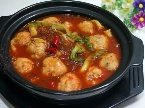 又麻又辣，鲜香无比，鱼丸很弹口，粉条也很劲道、入味