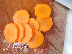 胡萝卜去皮切片