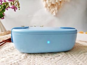 放入东菱加热饭盒，需要吃的时候插上电源即可。