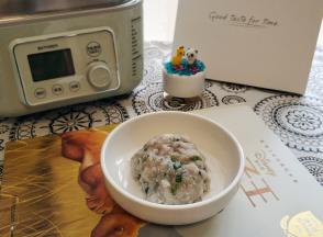 鲮鱼肉切小块放入料理机打成鱼滑，调味（或直接在菜市场里买有现成调味好的鱼滑）