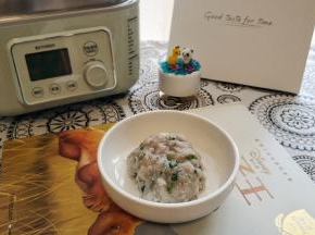 鲮鱼肉切小块放入料理机打成鱼滑，调味（或直接在菜市场里买有现成调味好的鱼滑）