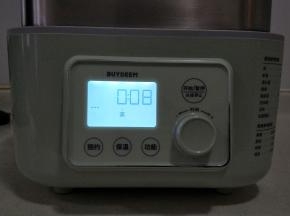 功能键按到“蒸”字，再调时间5-8分，盖上不锈钢+钢化玻璃的超重锅盖

