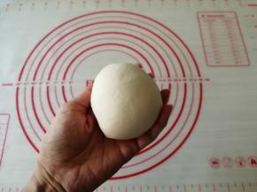 揉成光滑的面团