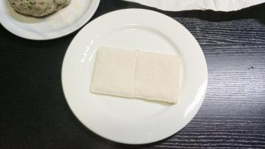干肉燕皮剪成正方形