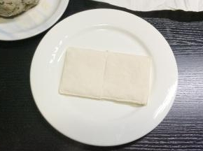 干肉燕皮剪成正方形