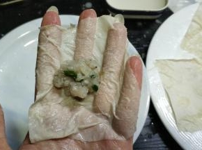 放上鲮鱼馅