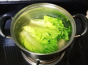 放入生菜