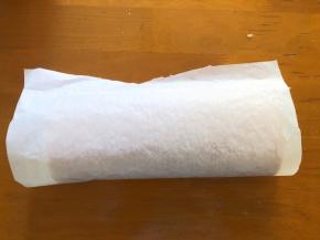 卷起来放入冰箱冷藏半小时定型