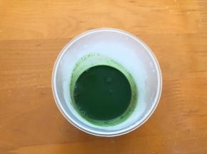抹茶粉用开水冲泡